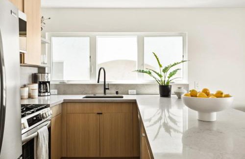 El Porto Apartment | Tide House - Unit A - Modern Seaside 1BD w Parking