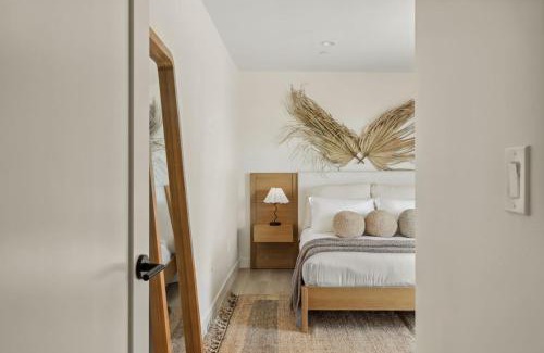 El Porto Apartment | Tide House - Unit C - Modern Seaside 1BD w Parking