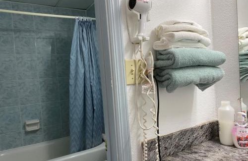 Lattingtown Hotel | Tides Inn at Stehli Beach