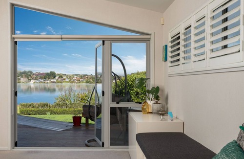 Maungatapu House | Tides Inn. Spacious and Unique Waterfront Holiday