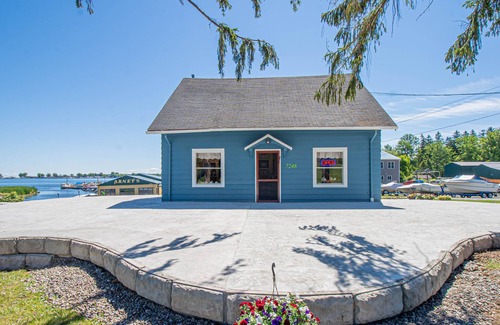 Sodus Point House | Tidesides Marine Bay house rentals