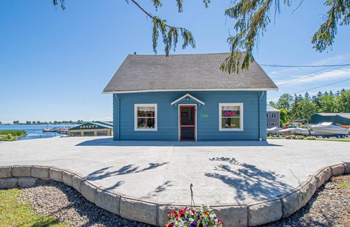 Sodus Point House | Tidesides Marine Bay House Rentals #1