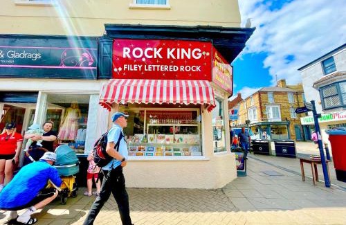 Muston House | Tidesreach Filey, sleeps 13, close to beach