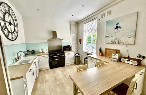Muston House | Tidesreach Filey, sleeps 13, close to beach