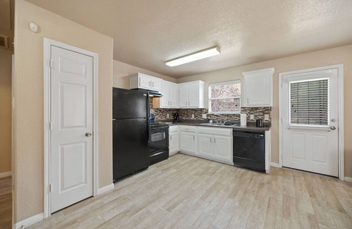 San Antonio House | Tidy 2 Bedroom home Near Lackland AFB, Sea World
