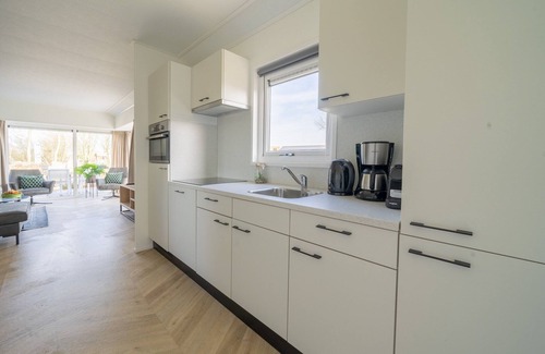 Kerkdriel Ski Chalet | Tidy chalet with dishwasher, near the river Maas