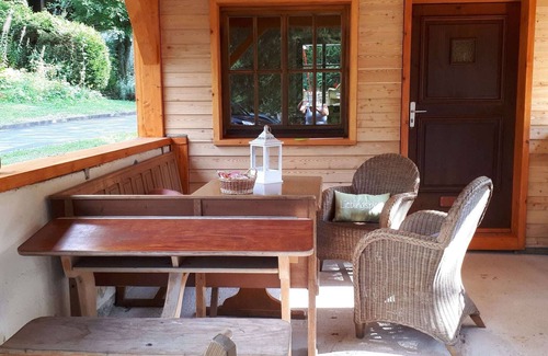 Schoenecken Ski Chalet | Tidy chalet with fireplace, located in wooded area