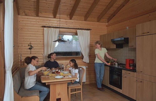 Schoenecken Apartment | Tidy furnished apartment, located in a wooded area