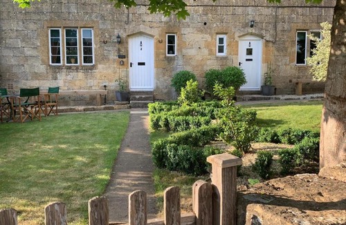 Cheltenham House | Tiesel & Truffles Cottages