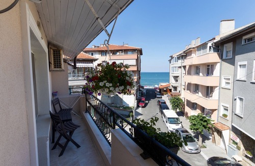 Old Town Apartment | Tiffany Boutique Suits Apartment 2