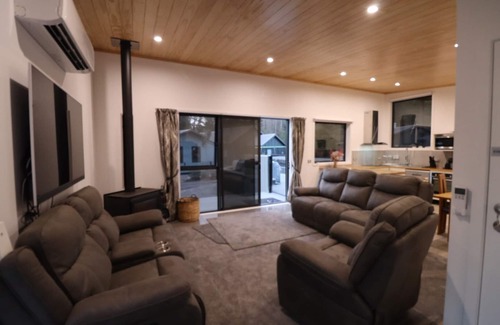 Ohakune House | Tiffany hot pool spa