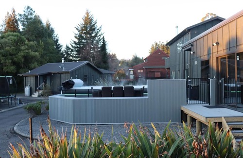 Ohakune House | Tiffany hot pool spa