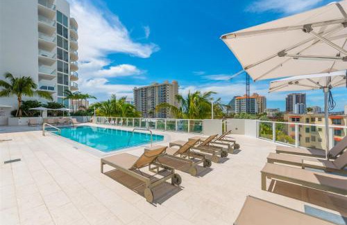 Central Beach House | Tiffany Indigo - Rooftop Pool, Gym, Walk to Beach