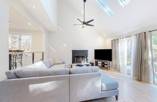 Lagoon Heights House | Tiffany's Treasure