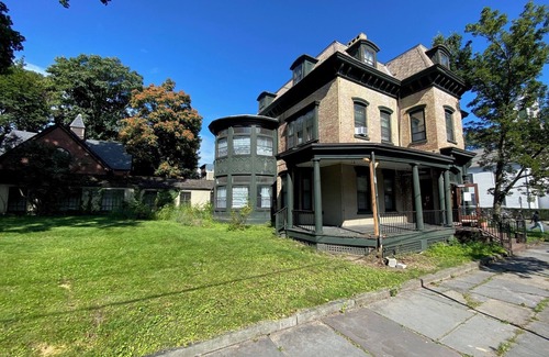 Newburgh Villa | Tiffany Suite: Enclosed Solarium Room + Bedroom + Office/Yoga Room