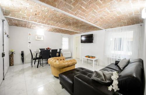 Old Town Apartment | TIFFANY TORTELLINOSUITE Modena