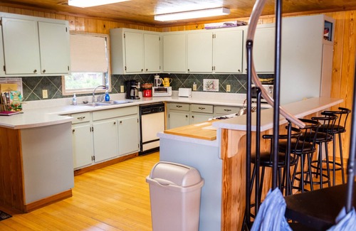 Tifton Cabin | Tifton, GA - Shalom Guest House - Cabin in Peaceful Setting