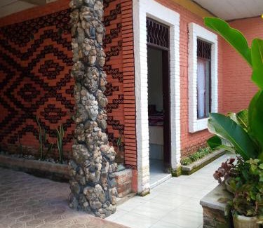 Bukit Lawang House | Tiga dara guest house jungle trekking