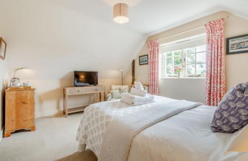 East Dean and Friston Bed & Breakfast | Tiger Inn - Elizabeth