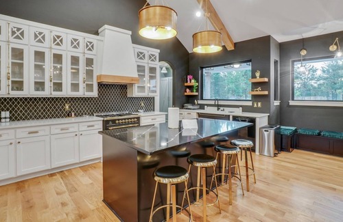 Waxahachie Villa | Tiger Mansion in the acress paradise for events