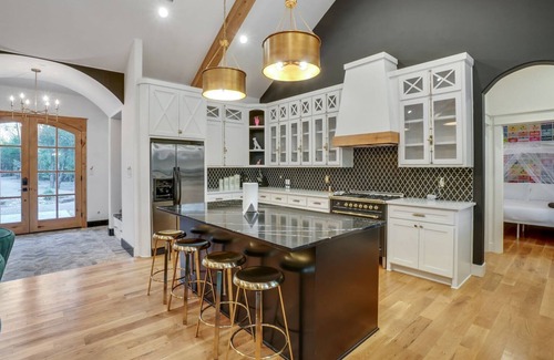 Waxahachie Villa | Tiger Mansion in the acress paradise for events