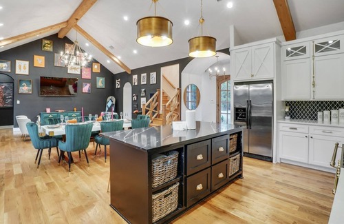Waxahachie Villa | Tiger Mansion in the acress paradise for events