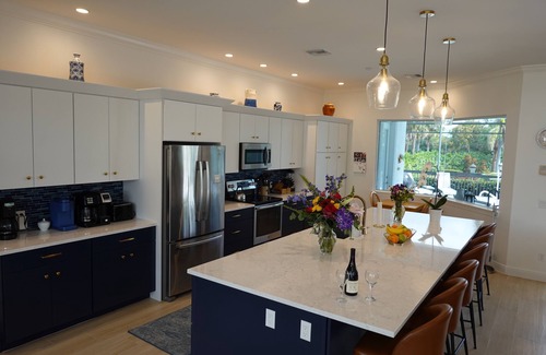 Marco Island House | Tiger Tail Beach area private pickleball, basketball, tennis and bocce courts