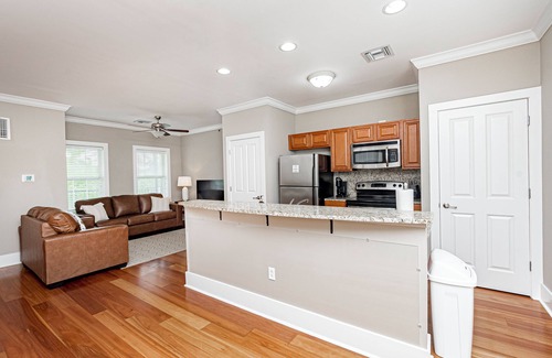Highlands - Perkins Condo | Tiger Tailgate Retreat – Walk to LSU Stadium & Campus Fun!