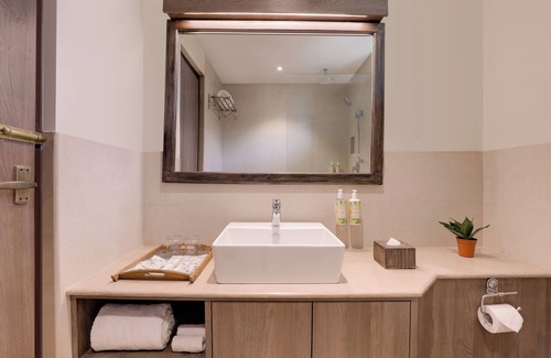 Bharatpur Hotel | Tigerland Safari - A Lemon Tree Resort