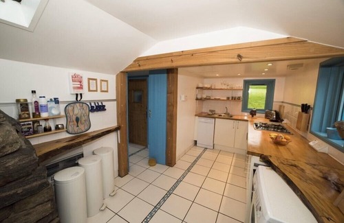Isle of Lewis Cottage | Tigh Bhisa Blackhouse
