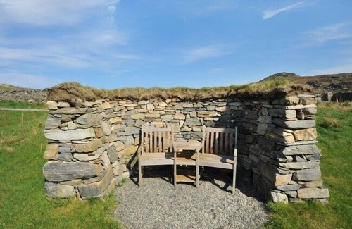 Isle of Lewis Cottage | Tigh Bhisa Blackhouse