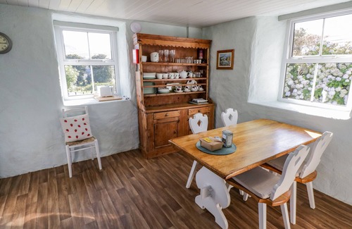 Cornamona Cottage | TIGH MHICHEAL PHAIDIN, family friendly in Clonbur, County Galway