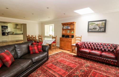 Marybank House | Tigh Na Drochit