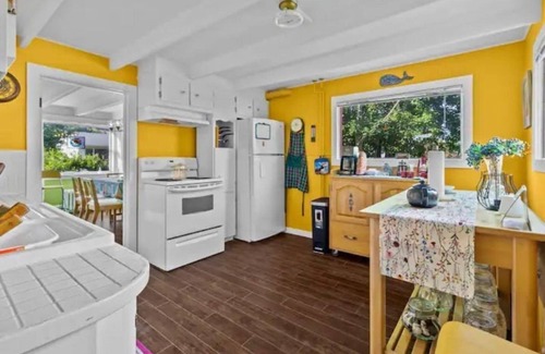 Carbonear House | Tigh-Na-Mara: 4BR Historic Seaside Charm Awaits!