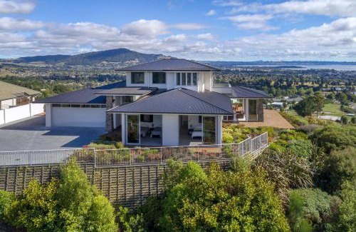Rotorua Villa | Tihi Retreat