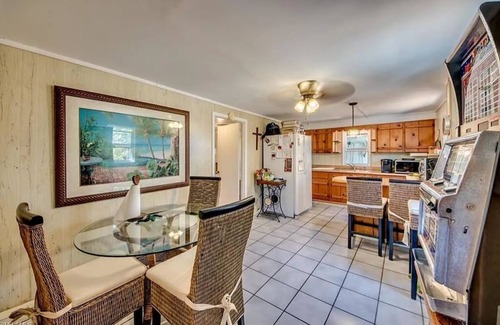 Alden Pines House | Tiki Garden Paradise Charming 4-bedroom Bokeelia House in the Sky on Island Time