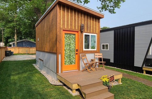 Lakeside Apartment | Tiki Hut - Tiny Digs Lakeshore