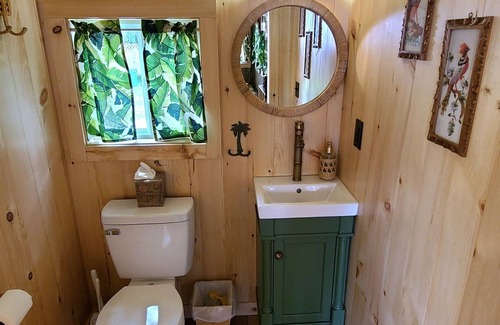 Lakeside Apartment | Tiki Hut - Tiny Digs Lakeshore