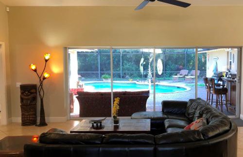 Bonita Springs House | Tiki Paradise House & pool - 10 min to Beach!