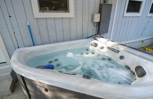 Gordonville House | Tiki Paradise in Lake Texoma - Golf Cart + Hot Tub