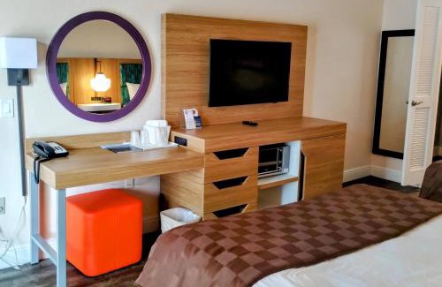 Lake George Resort | Tiki Resort - Lake George