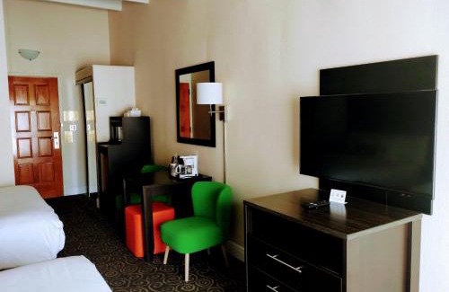 Lake George Resort | Tiki Resort - Lake George