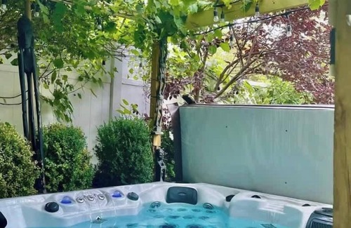 Smyrna House | Tiki Retreat-Hot Tub-Fire Pit
