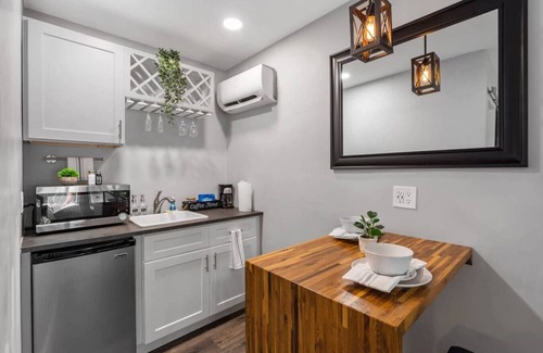 Lake Ridge Apartment | Tilah Stays | 10 min to Beach | Weekly discounts