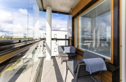 Hameenlinna Apartment | Tilava huoneisto järvinäköalalla