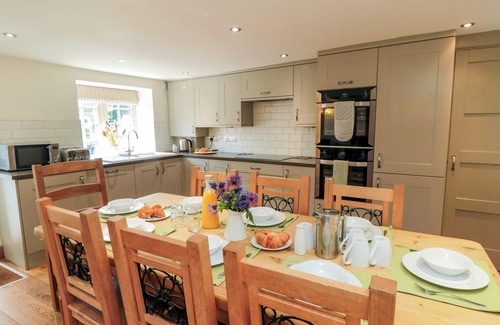 West Heslerton Cottage | TILLERS COTTAGE, pet friendly, character holiday cottage in Ebberston