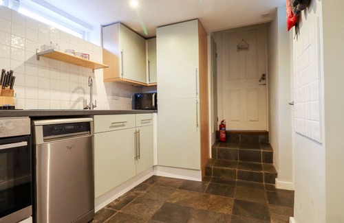 Udimore Cottage | TILLINGHAM VIEW, pet friendly, character holiday cottage in Broad Oak