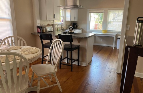 Brunswick Cottage | Tillman Cottage, Charming 3-bedroom cottage in Brunswick, accepting pets