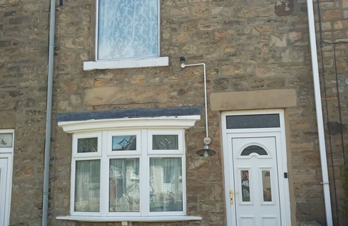 Evenwood House | 'Tilly Cottage' Homely 2 bedroom stone property, Co Durham. Pet friendly.