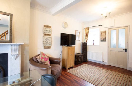 Evenwood House | 'Tilly Cottage' Homely 2 bedroom stone property, Co Durham. Pet friendly.
